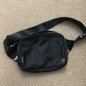 lululemon Everywhere Belt Bag